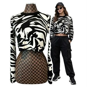 H&M Crop Sweater Medium Black & White Swirl Geometric OpArt Pullover Mod NWT